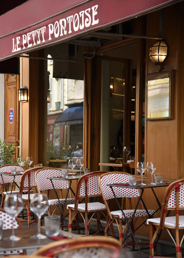 le-petit-pontoise-restaurant-paris5-terrasse-charmante-devanture